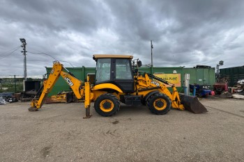 jcb-2cx-streetmaster-backhoe-year-2012